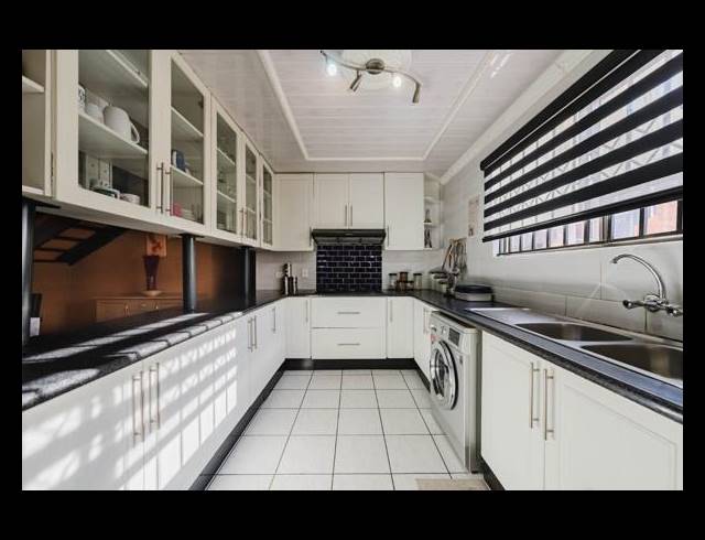 5 BEDROOM HOUSE FOR SALE IN ORMONDE